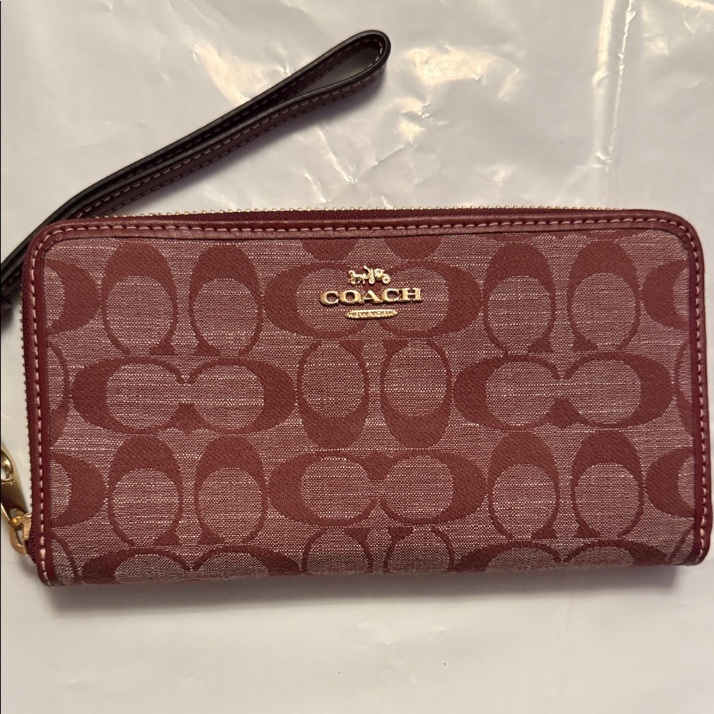 Coach Signature Wristlet Wallet - Burgundy